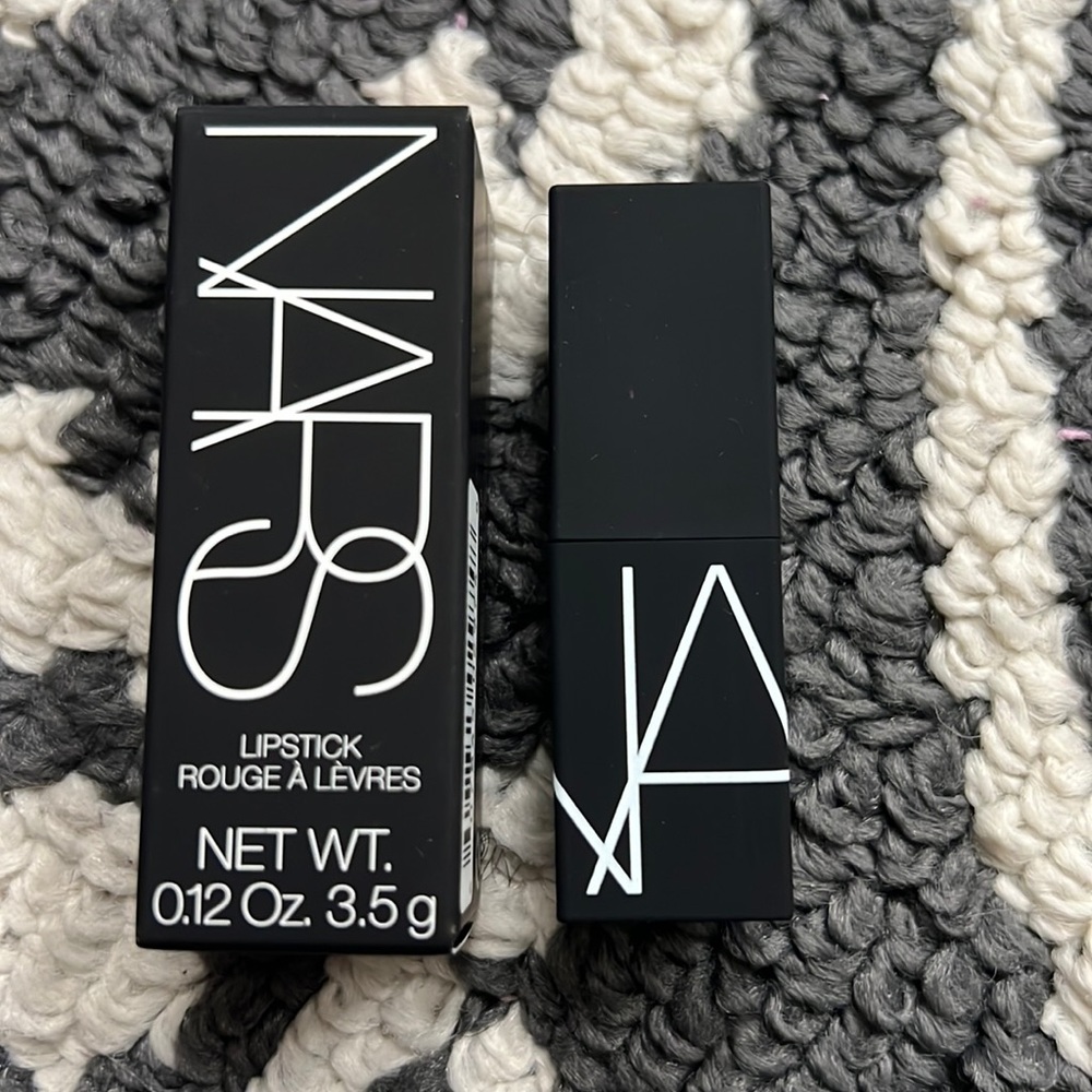 Nars Lipstick - intrigue